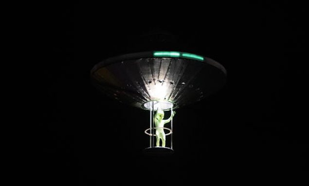  UFO ja Ulkomaalaisen puku